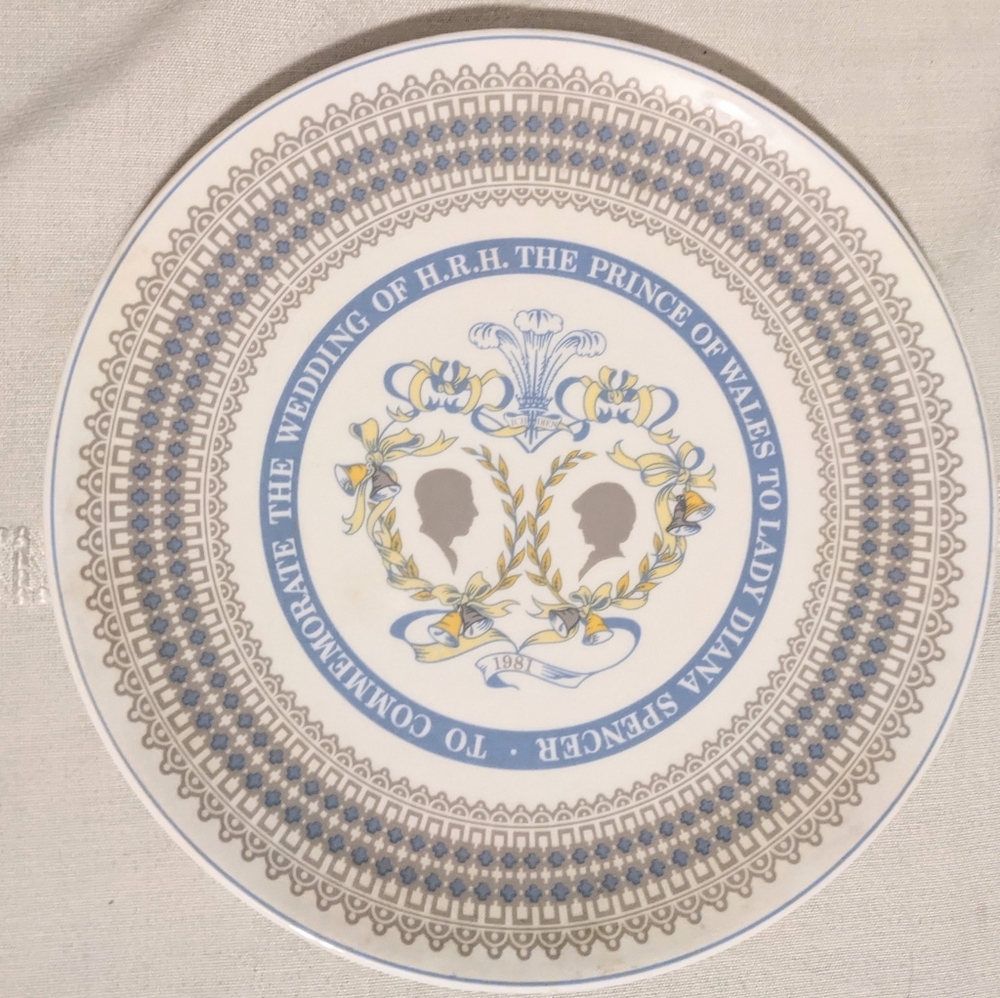 Royal Tuscan Commemorative 1981 Lady Di  Prince Charles Wedding Bone China Plate